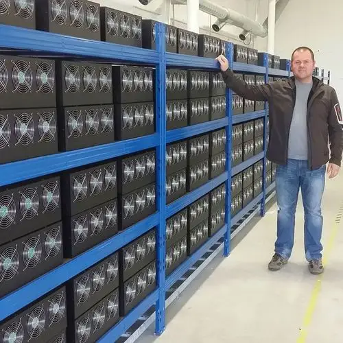 Large-scale Canadian mining farm with optimized hosting facilities