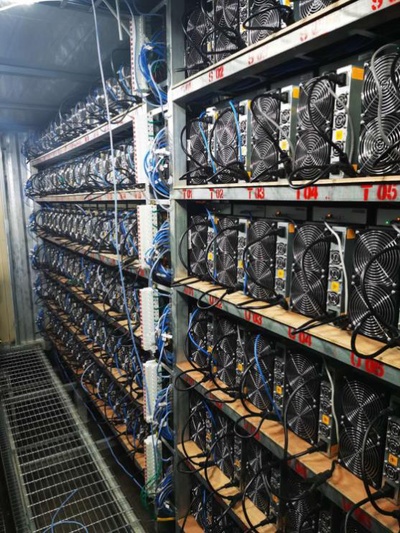 Modern mining farm facility showcasing efficient mining hosting