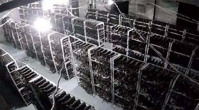 Image of a powerful Avalon 20T mining rig